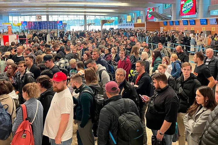 Українські дрони посадили росіян на “дієту”: в аеропортах РФ третя доба істерик через голод і відсутність вильоту (Фото)