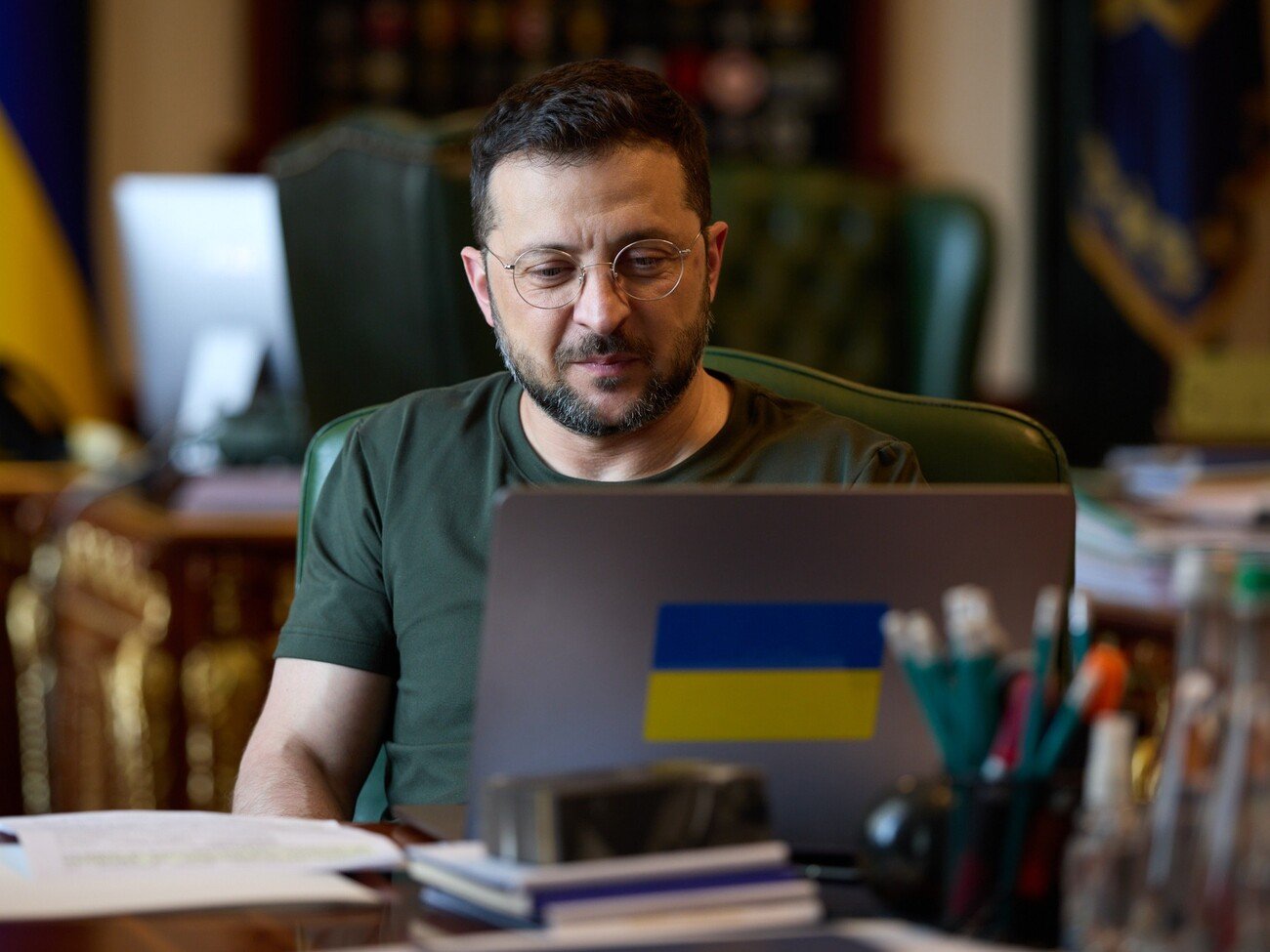 Зеленський ввів санкції проти прибічників РФ, серед них – громадяни України та Ірану