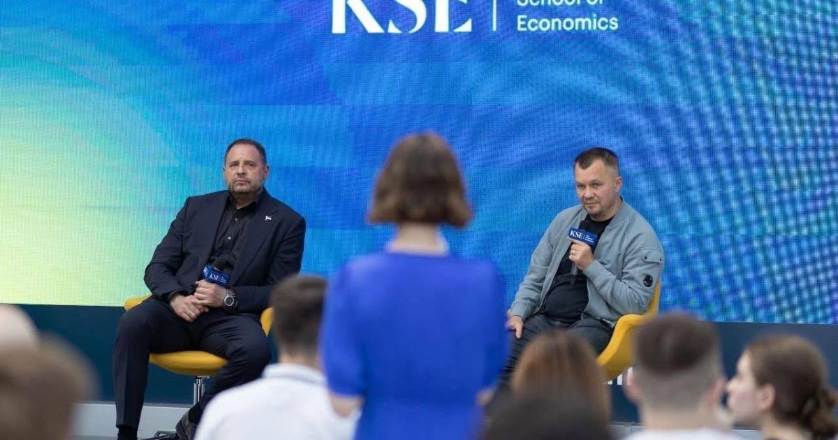 Скандальні рішення. Навіщо Єрмак розповів студентам про саморозпуск Верховної Ради