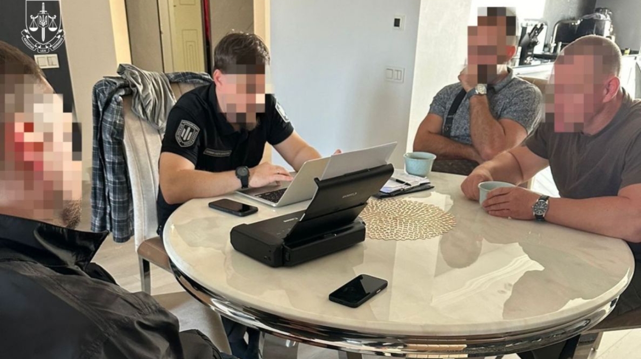 Збитки на майже 26 млн: викрито зловживання на закупівлі балістичних окулярів для ЗСУ