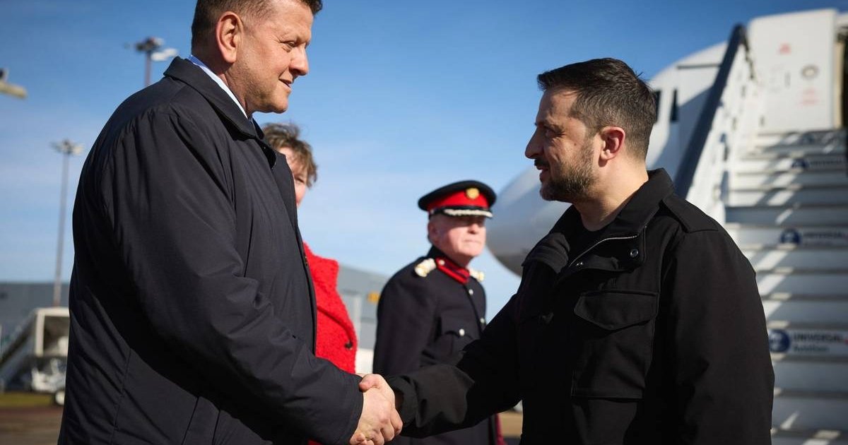 Президентські рейтинги. Як Банкова вирішуватиме "проблему Залужного"

                    – Юрій Вишневський