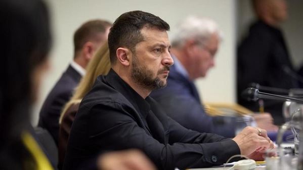 Офіс президента «надуває» рейтинг Зеленського, – політолог