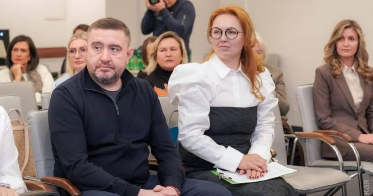 “Подарунок” Банковій від НАБУ. Чи можуть посадити “слуг народу” — голову Одеської облради та його дружину