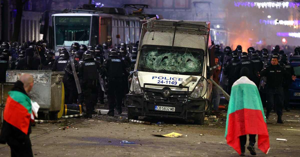 Антибюджетний протест. Чи опиниться Болгарія в полоні євроскептиків і популістів

                    – Юрій Васильченко