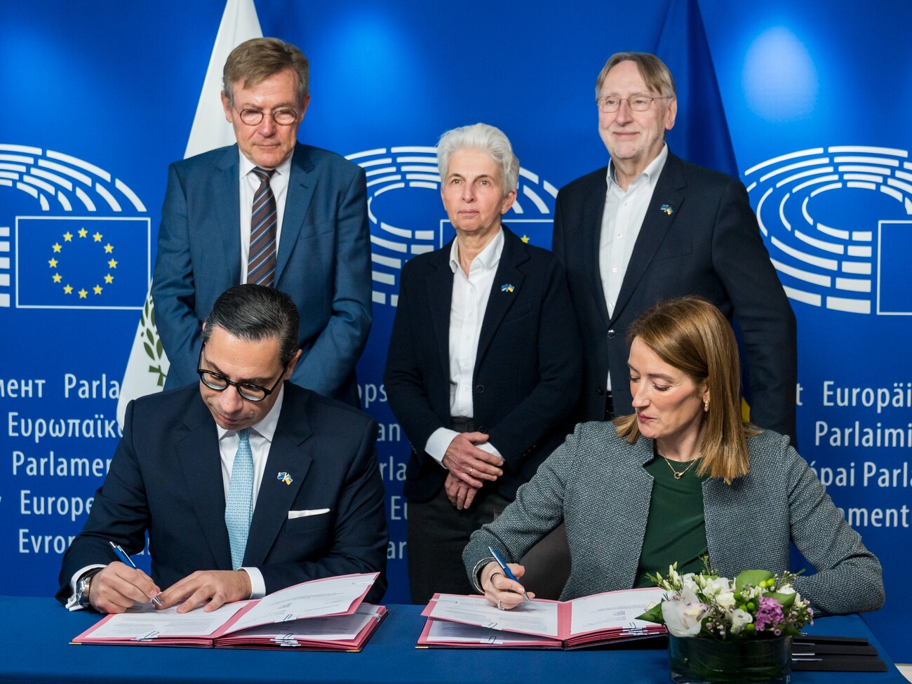 “Це дає Україні силу сталевого дикобраза”. Євросоюз затвердив кредит Україні на €90 млрд