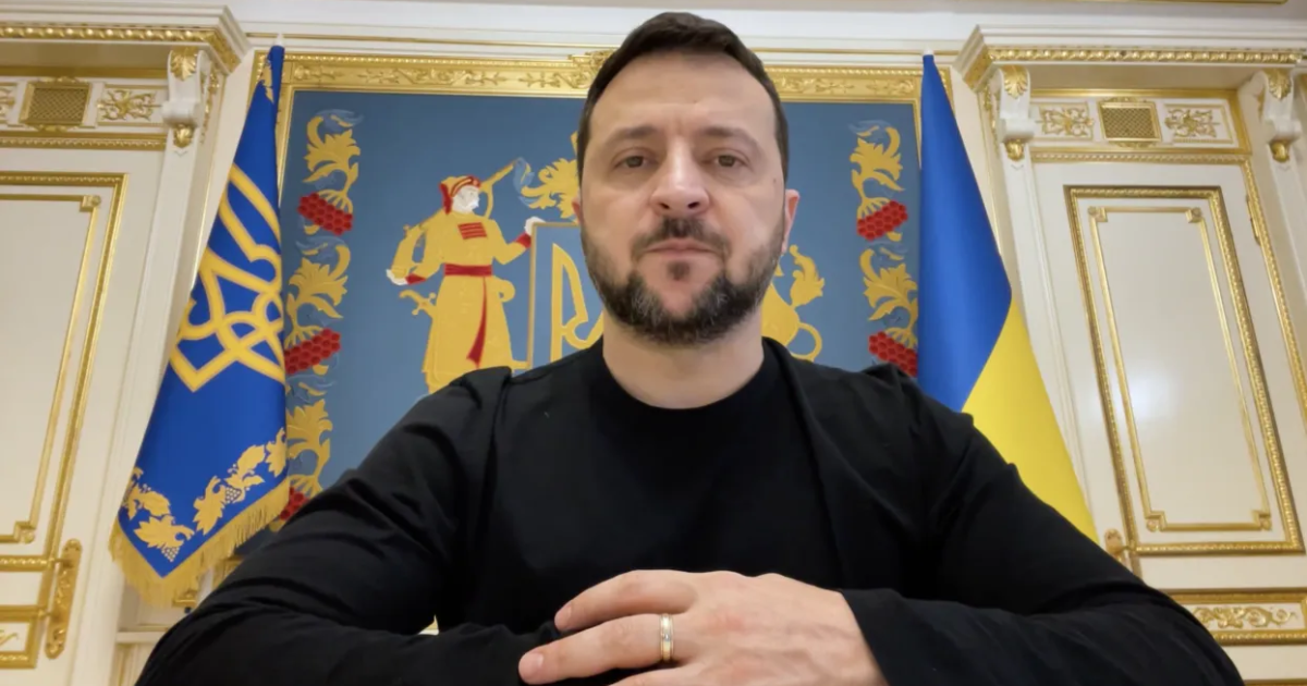 Від “еБачка” до “еВиборця”. Навіщо Зеленський розкидається державними грошима