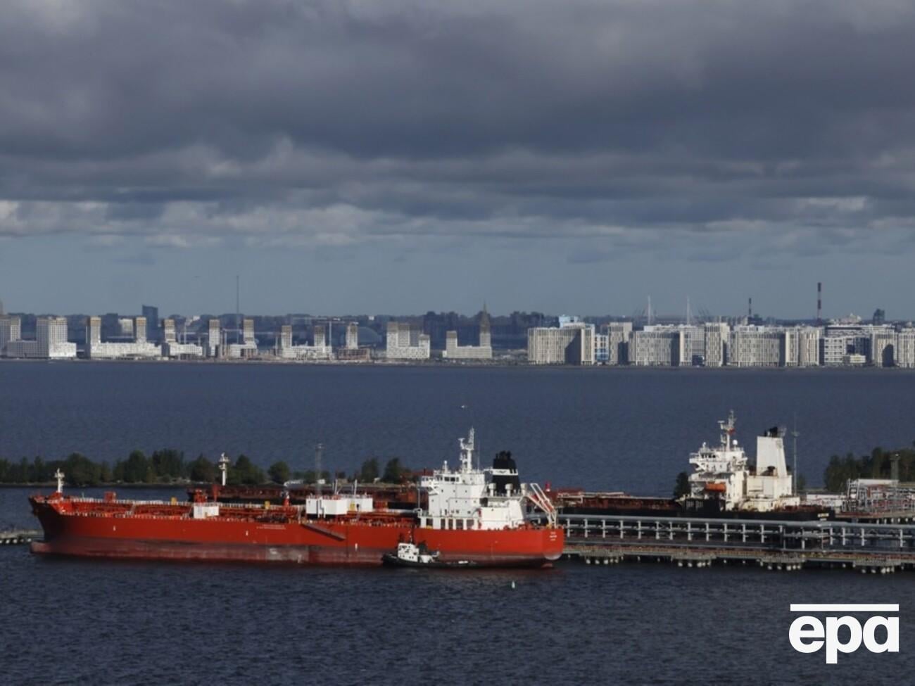 Найсерйозніші перебої в історії. Щонайменше 40% потужностей експорту нафти Росії зупинено – Reuters