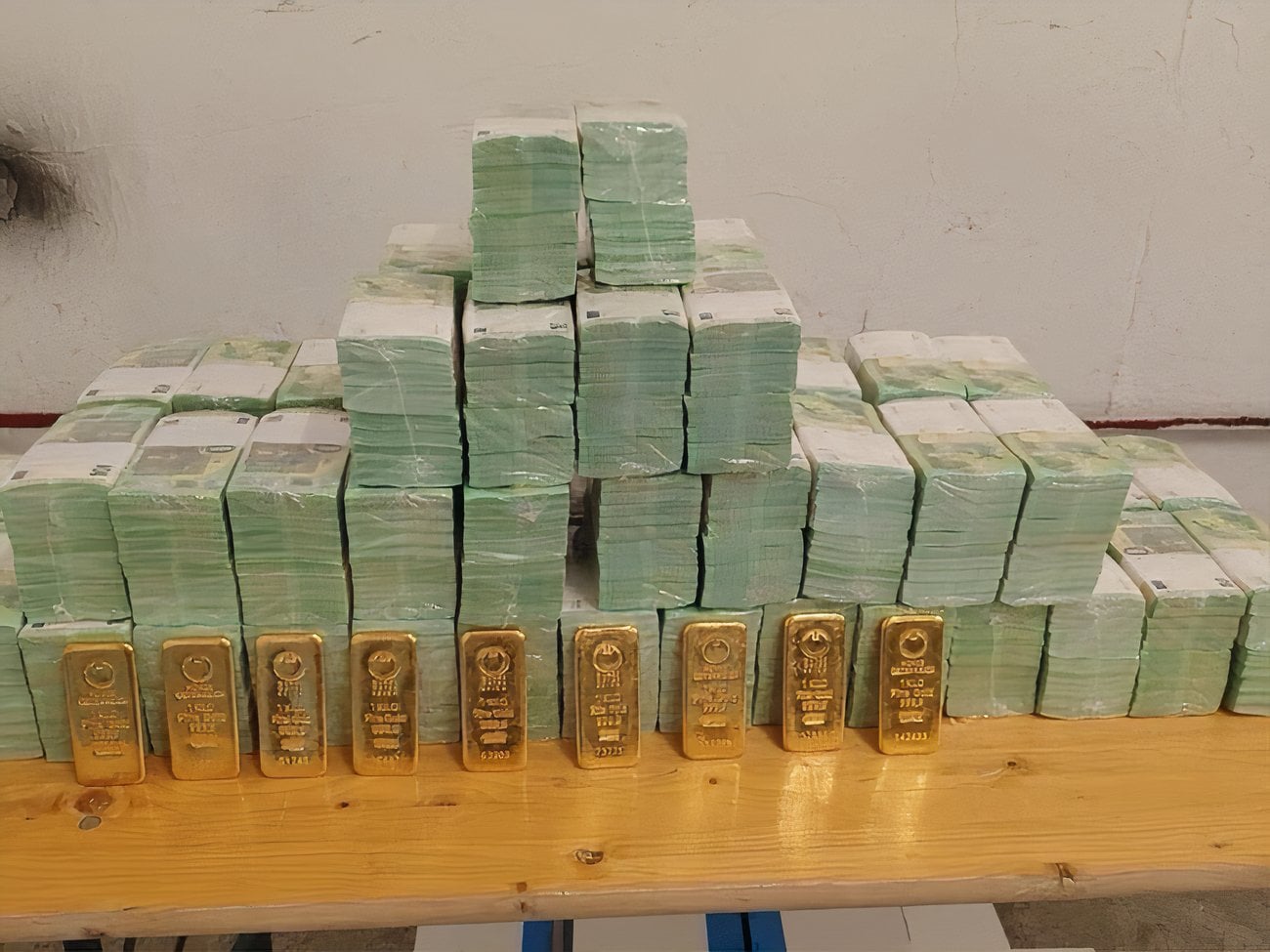 Не повернемо”. В Угорщині визнали, що захопили гроші й золото “Ощадбанку” через нафтопровід “Дружба