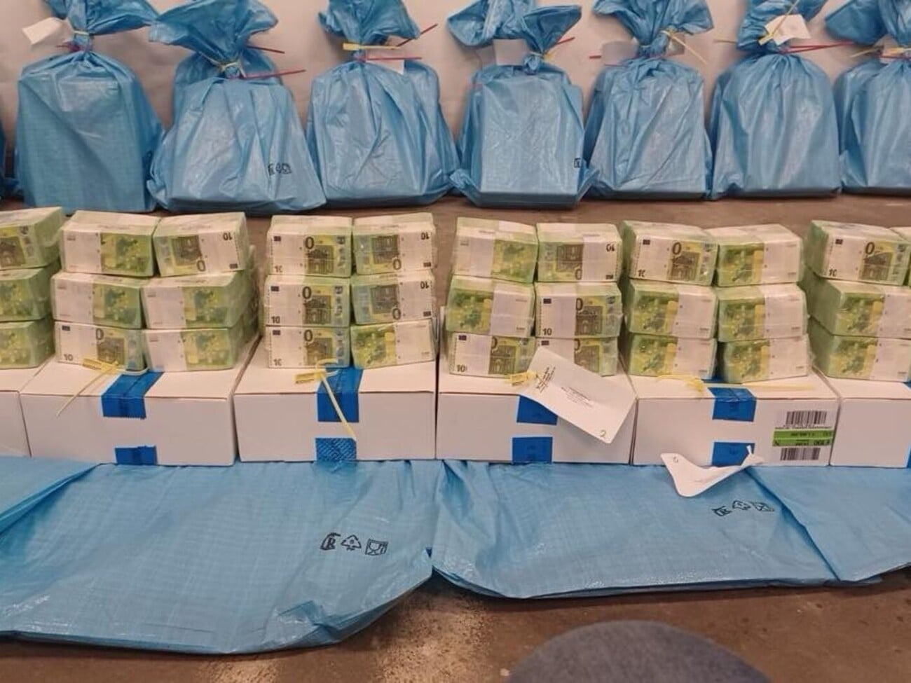 Інкасаторський скандал у Будапешті. Україна вимагає пояснень, Угорщина звинувачує у зв’язках із “військовою мафією” G