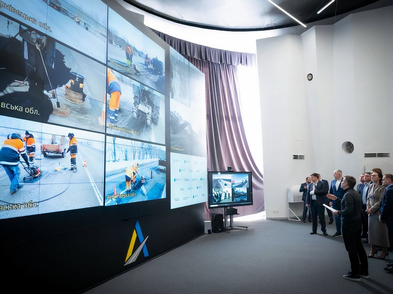 Кабмін виділяє 3 млрд грн на ямковий ремонт найважливіших доріг країни