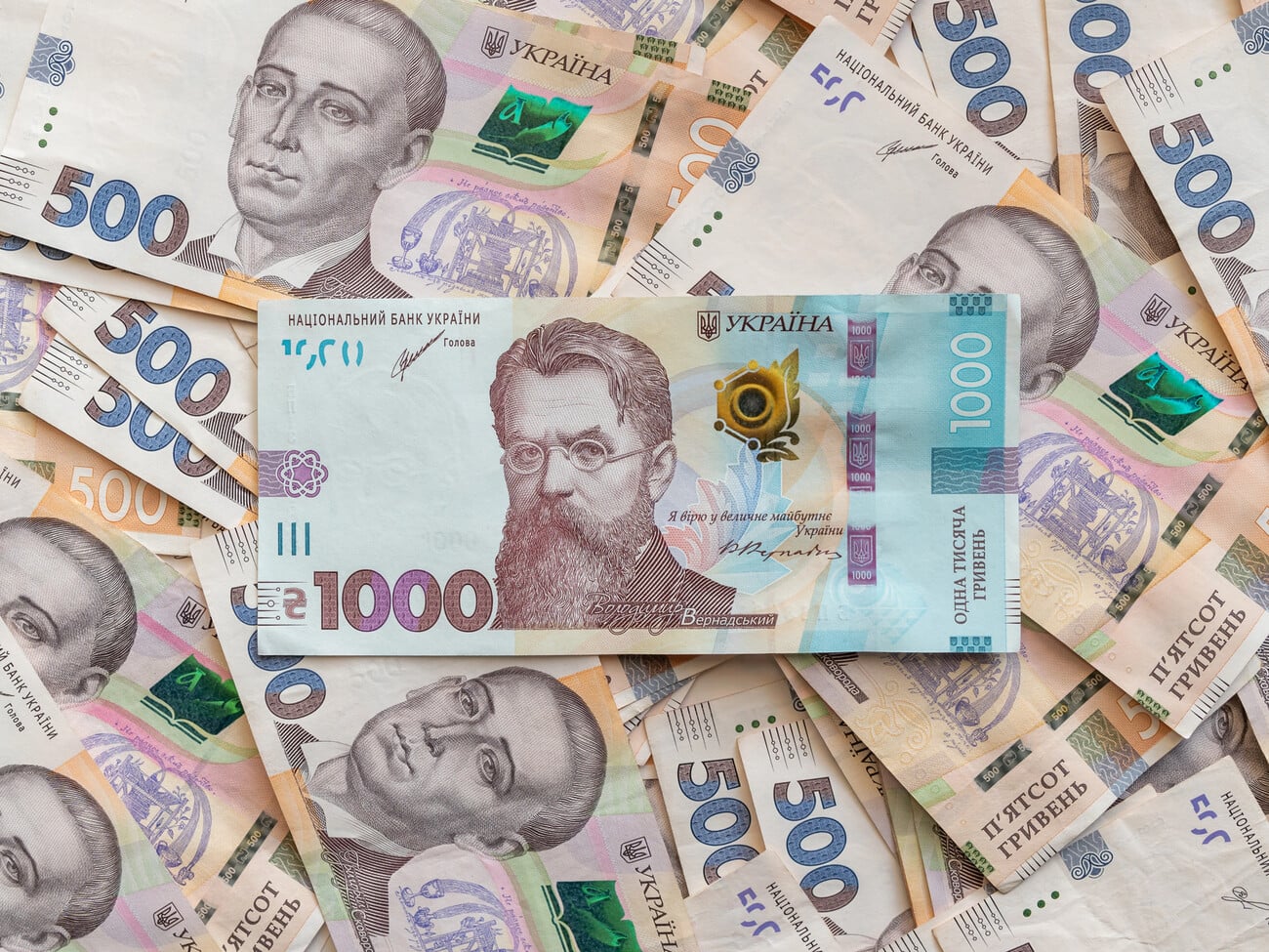 В України залишилося грошей лише до червня – Bloomberg