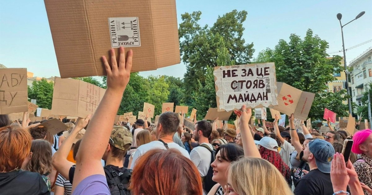 “Картонковий майдан” вже не лякає. Як “слуги народу” хочуть помститися НАБУ, САП і БЕБ