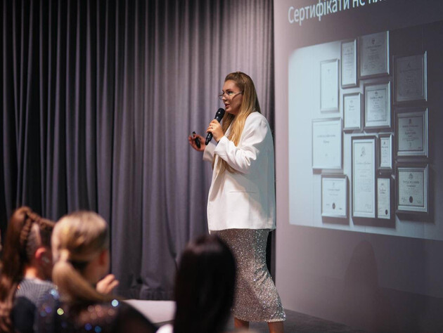 OKIS BROW відсвяткував семиріччя бренда і презентував нові системи фарб для брів