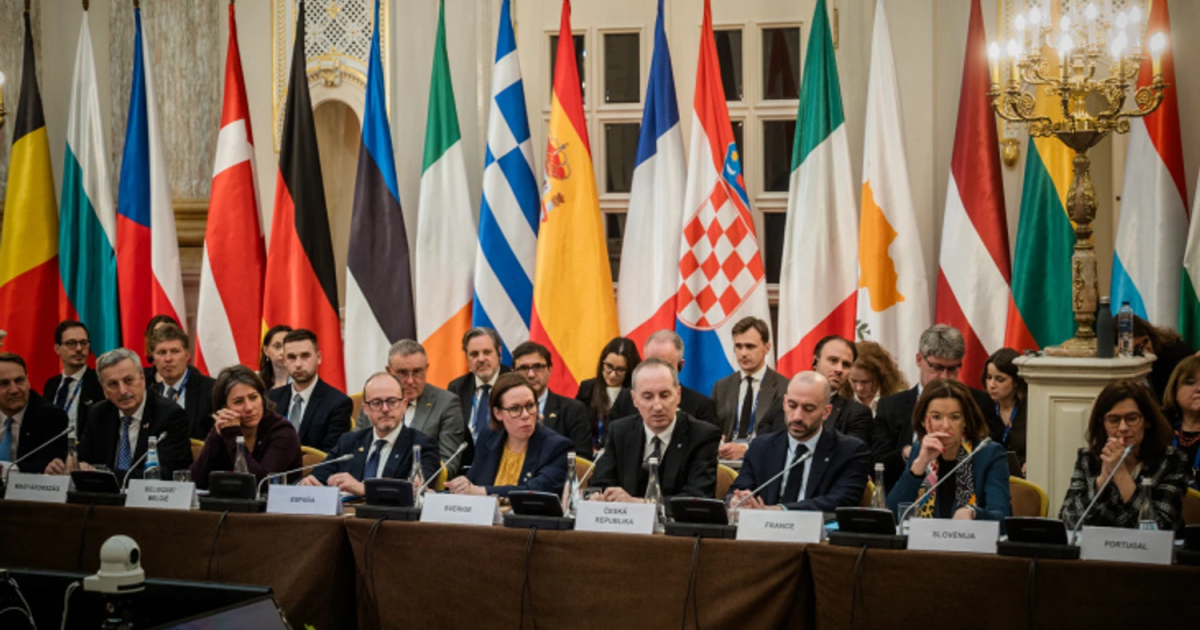 Довіра вичерпується. Навіщо Єврокомісія підлила бензину в українську політичну кризу

                    – Юрій Вишневський