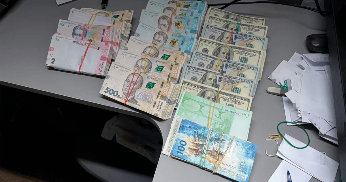 Три роки під високим "дахом". Як влада втратила 3 млрд грн податків для ЗСУ

                    – Юрій Вишневський