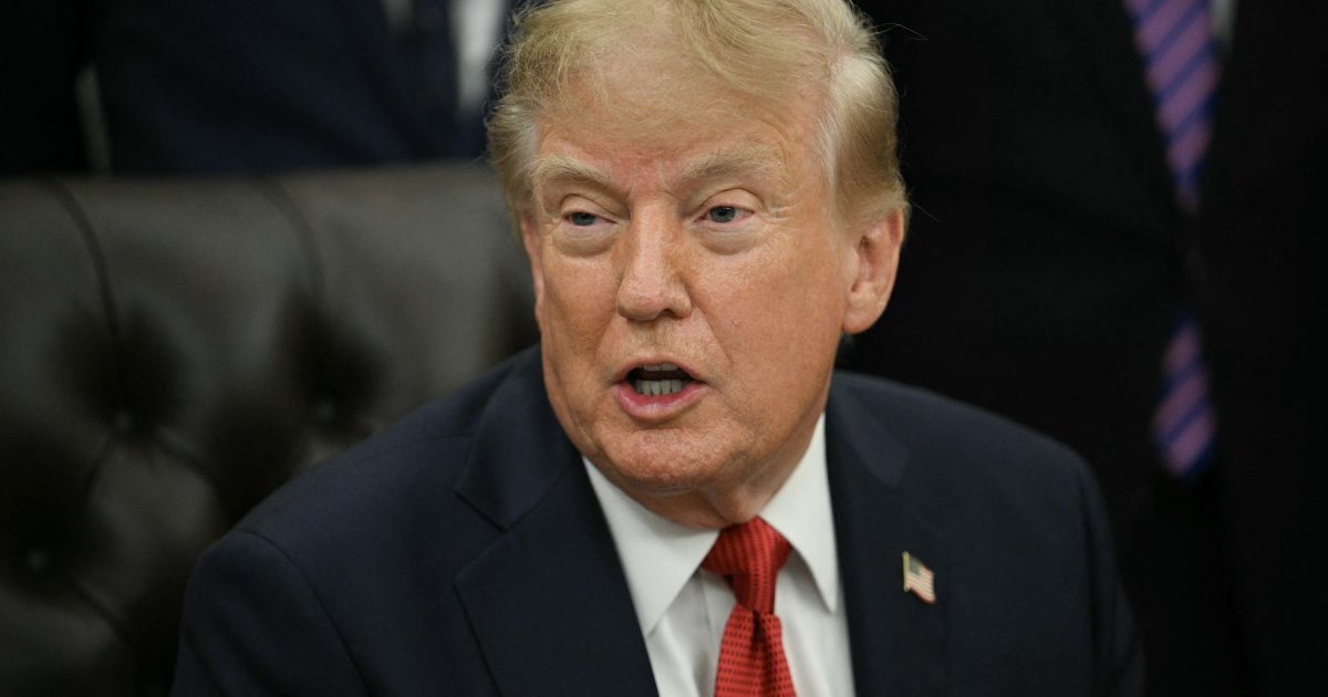 чому Трамп заборонив CNN і Politico доступ до Білого дому